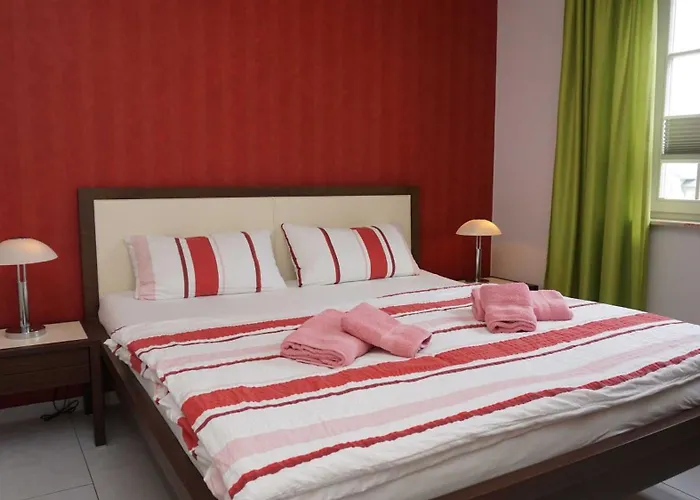 _duenen Vis A_ Vis_ _ Lejlighed *